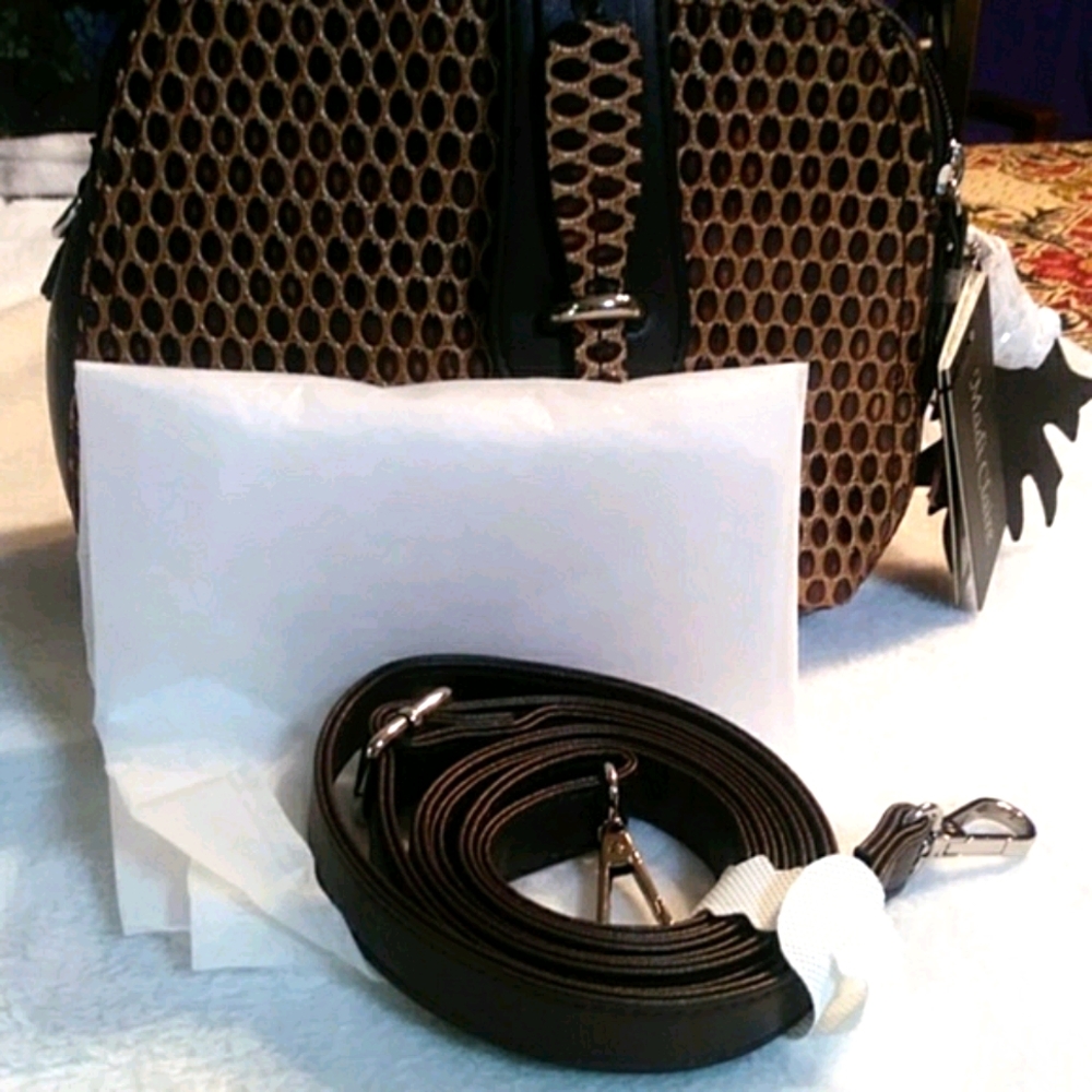 FINAL SALE*NEW* CROSSBODY BAG. - Picture 6 of 8